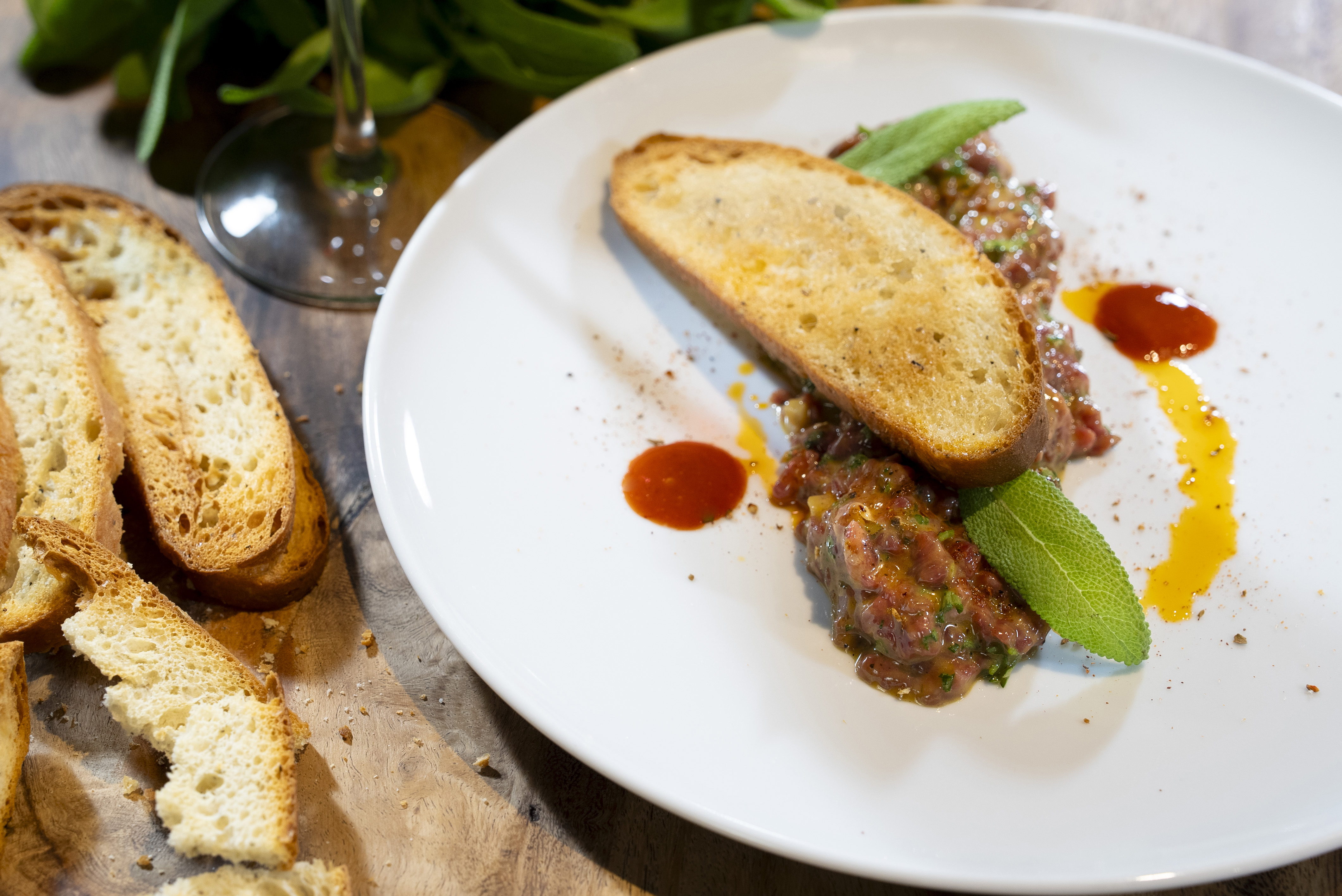 Tartare de bœuf à l’huile de caméline