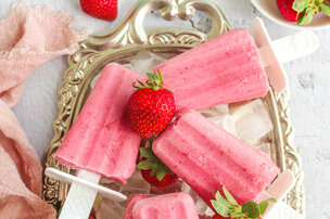 Sucettes glacées aux fraises et au tofu soyeux