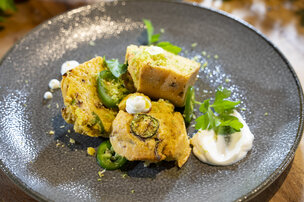 Pain de maïs aux oignons caramélisés et jalapenos