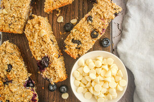Barres tendres bleuets, chocolat blanc et noix de coco