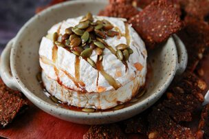 Craquelins multigrains faits maison et brie fondant