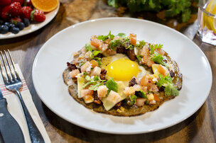 Galettes de sarrasin, saucisse italienne et pico de gallo