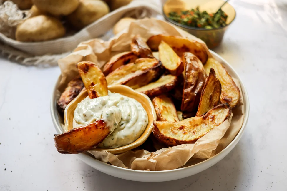 Frites et mayonnaise maison aux herbes salées