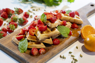 Gaufres de seigle et fraises aux agrumes