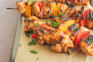 Brochettes de poulet marinées à la bière
